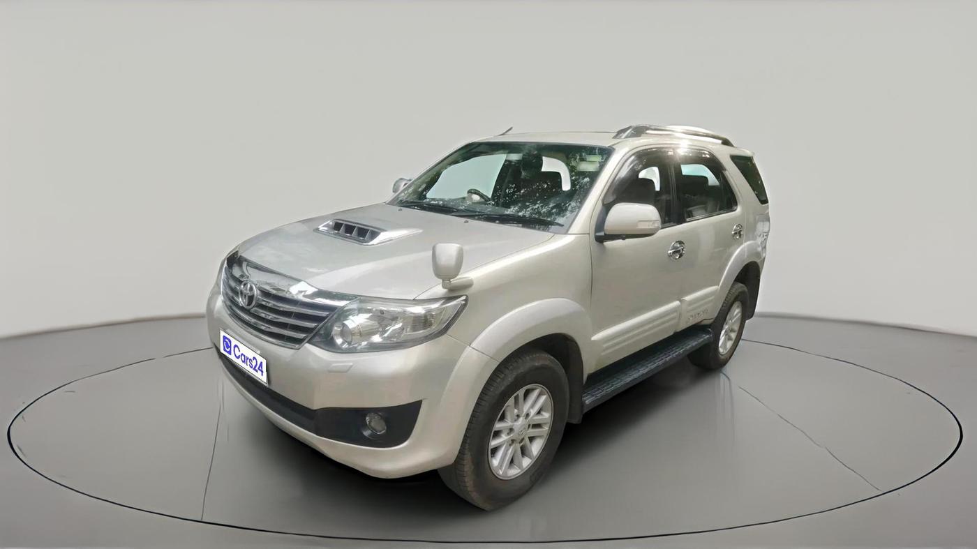 2013 Toyota Fortuner 3.0 4X2 AT, Diesel, Automatic, 1,11,784 km, exterior