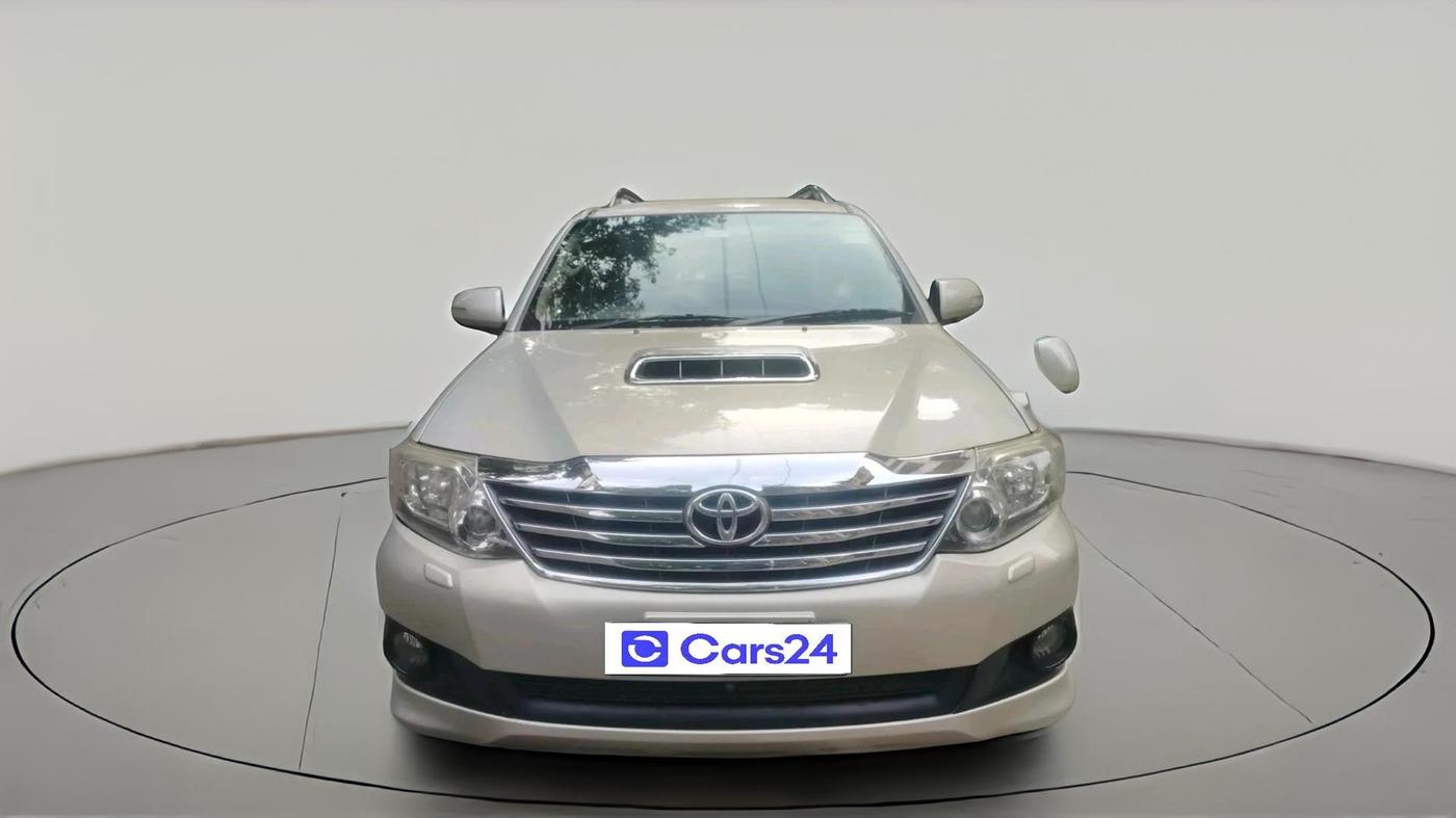 2013 Toyota Fortuner 3.0 4X2 AT, Diesel, Automatic, 1,11,784 km, exterior