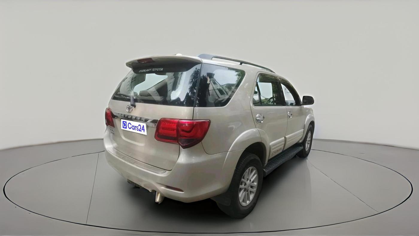2013 Toyota Fortuner 3.0 4X2 AT, Diesel, Automatic, 1,11,784 km, exterior