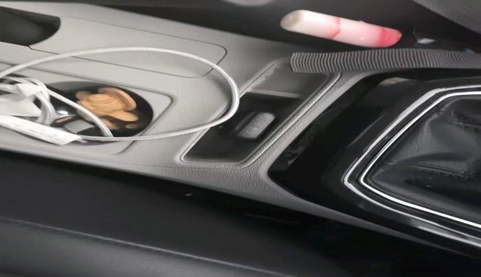 2022 Skoda KUSHAQ STYLE 1.0L TSI AT (6 AIRBAGS), Petrol, Automatic, 32,179 km, interior