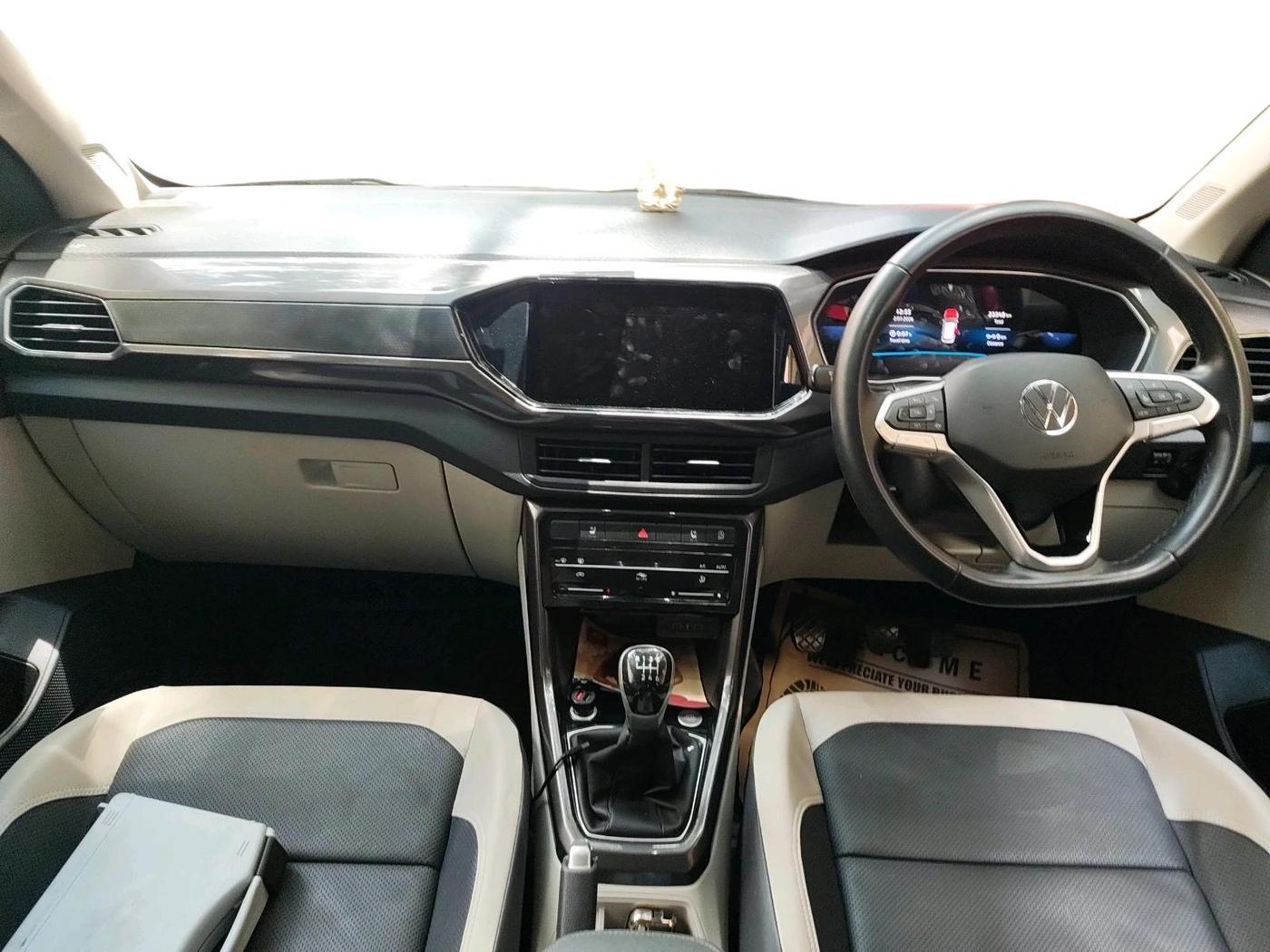 2023 Volkswagen TAIGUN TOPLINE 1.0 TSI MT, Petrol, Manual, 23,348 km, interior