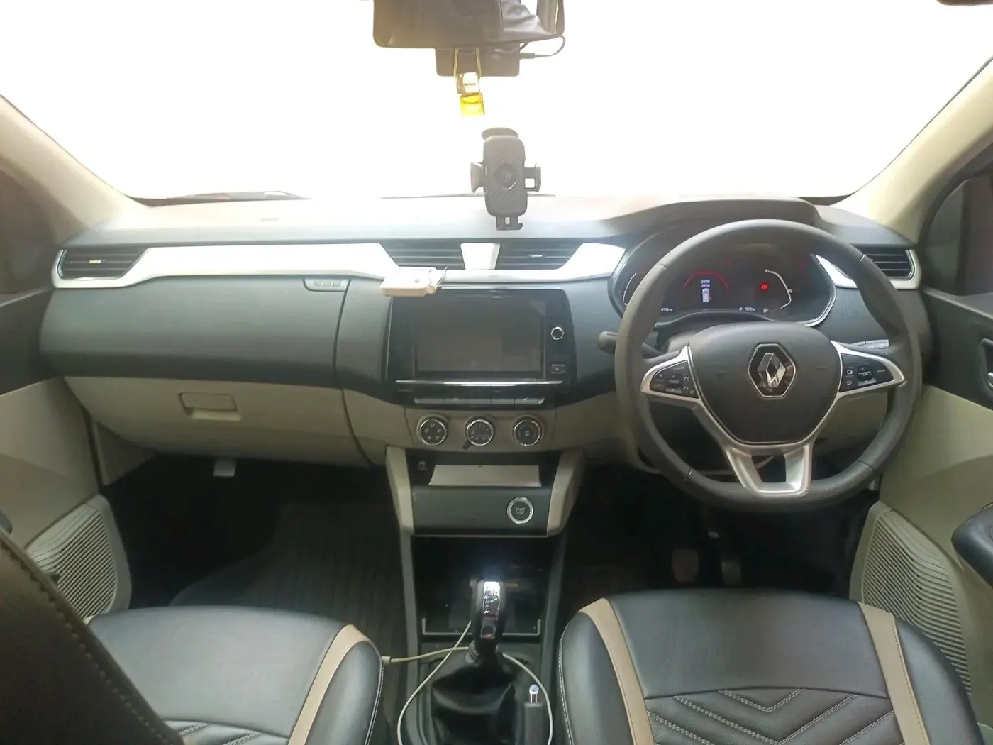 2024 Renault TRIBER RXZ AMT, Petrol, Automatic, 17,444 km, interior