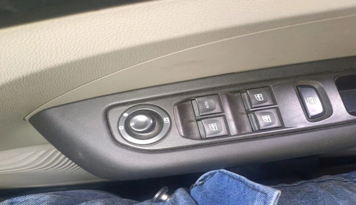 2024 Renault TRIBER RXZ AMT, Petrol, Automatic, 17,444 km, interior