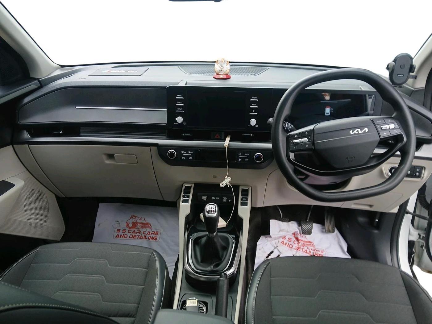 2025 KIA Carens Clavis HTK Plus 1.5 Turbo Petrol MT, Petrol, Manual, 5,583 km, interior
