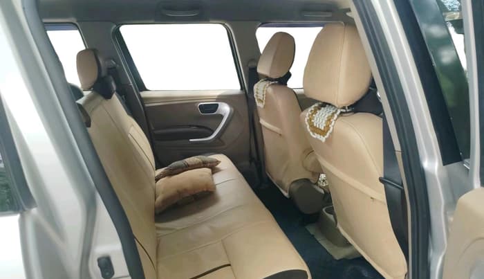 2016 Mahindra TUV300 T8, Diesel, Manual, 1,10,557 km, interior