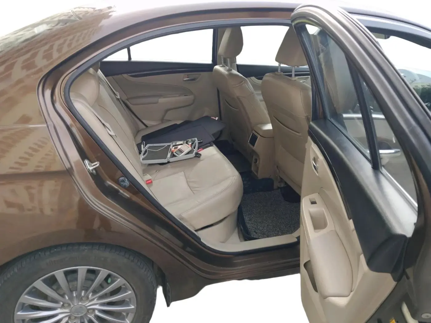 2016 Maruti Ciaz ZXI AT, CNG, Automatic, 98,632 km, interior
