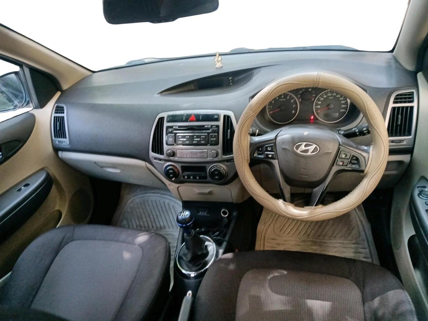 2014 Hyundai i20 SPORTZ 1.2, Petrol, Manual, 69,592 km, interior