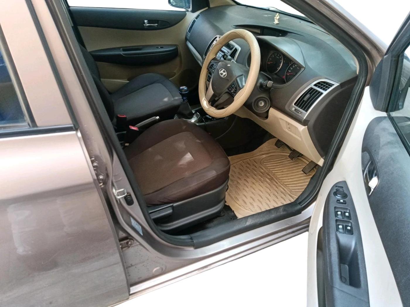 2014 Hyundai i20 SPORTZ 1.2, Petrol, Manual, 69,592 km, interior
