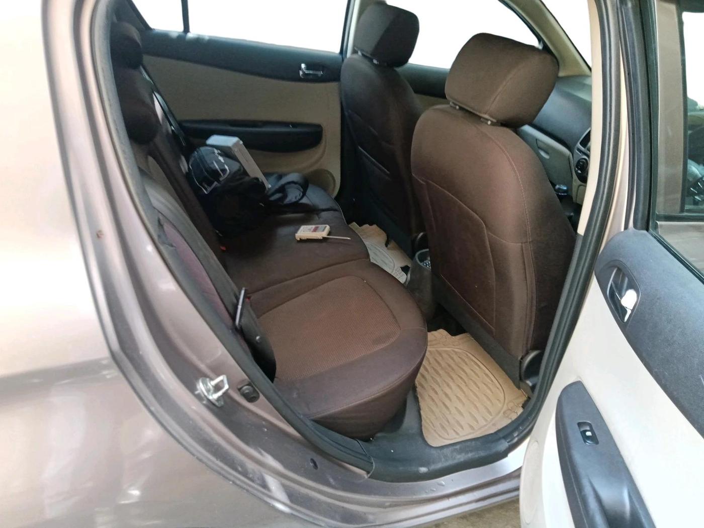 2014 Hyundai i20 SPORTZ 1.2, Petrol, Manual, 69,592 km, interior