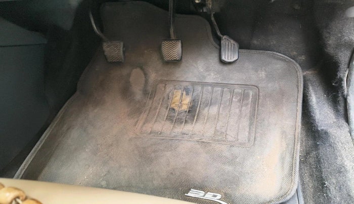 2013 Toyota Etios Liva GD, Diesel, Manual, 1,31,262 km, interior