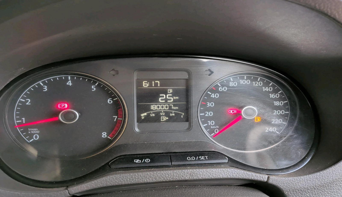 2017 Volkswagen Vento HIGHLINE 1.6 MPI, Petrol, Manual, 1,80,007 km, interior