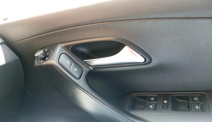 2018 Volkswagen Polo HIGHLINE PLUS 1.0 16 ALLOY, Petrol, Manual, 28,466 km, interior