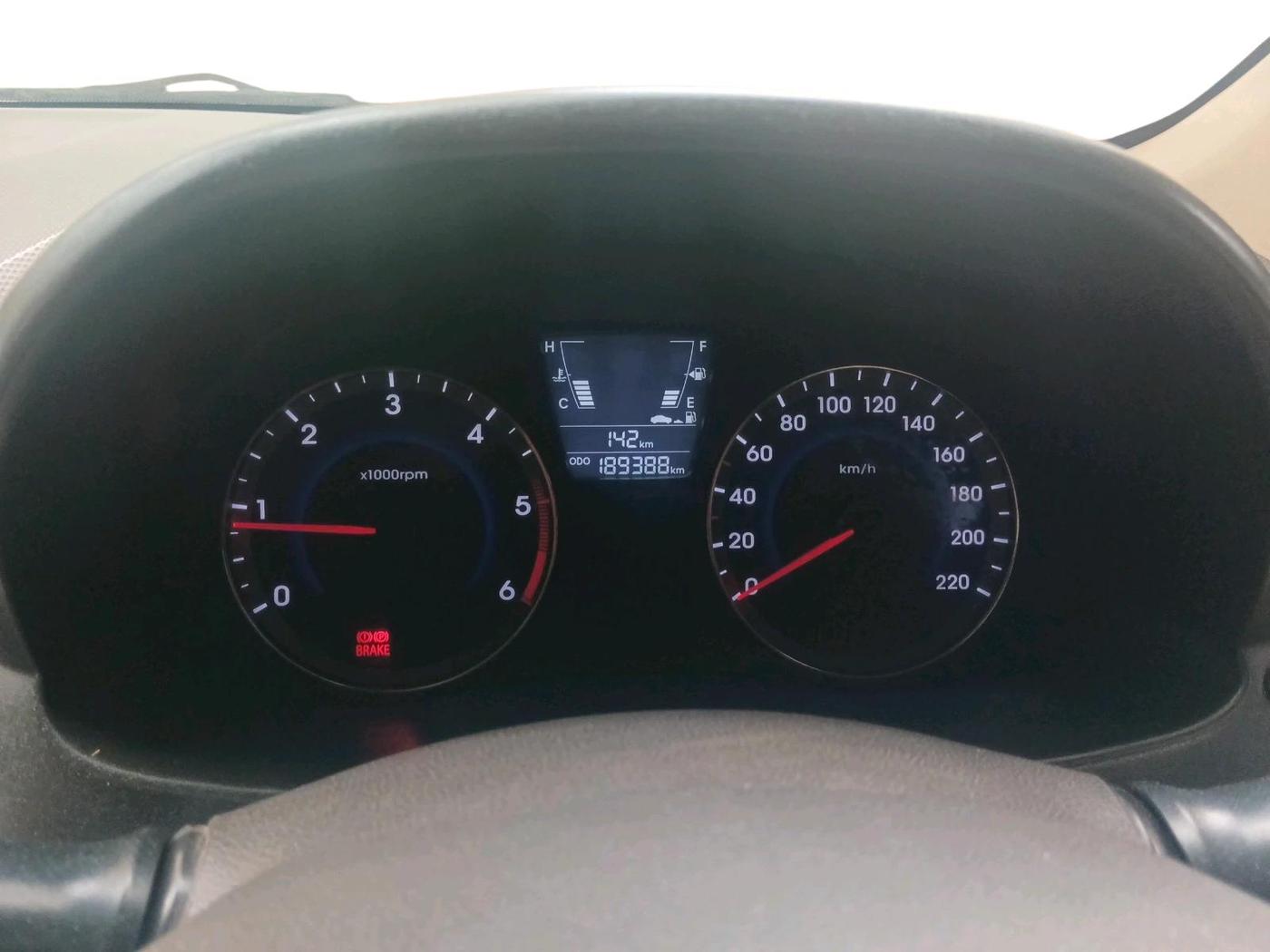 2014 Hyundai Verna FLUIDIC 1.6 CRDI SX, Diesel, Manual, 1,89,388 km, interior