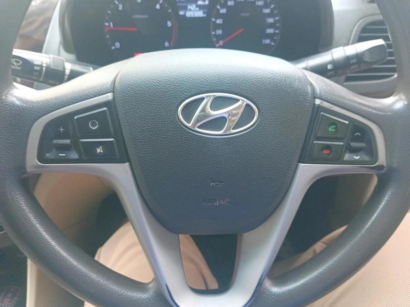 2014 Hyundai Verna FLUIDIC 1.6 CRDI SX, Diesel, Manual, 1,89,388 km, interior