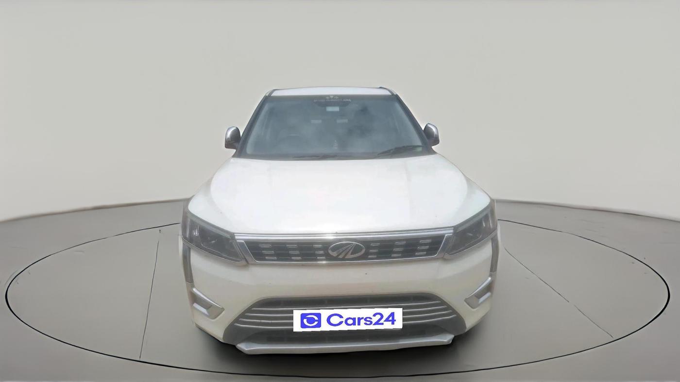 2021 Mahindra XUV300 W8 1.5 DIESEL, Diesel, Manual, 1,36,255 km, exterior