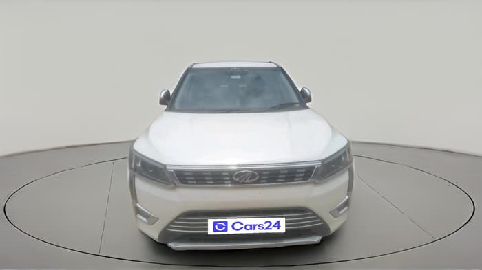 2021 Mahindra XUV300 W8 1.5 DIESEL, Diesel, Manual, 1,36,255 km, exterior