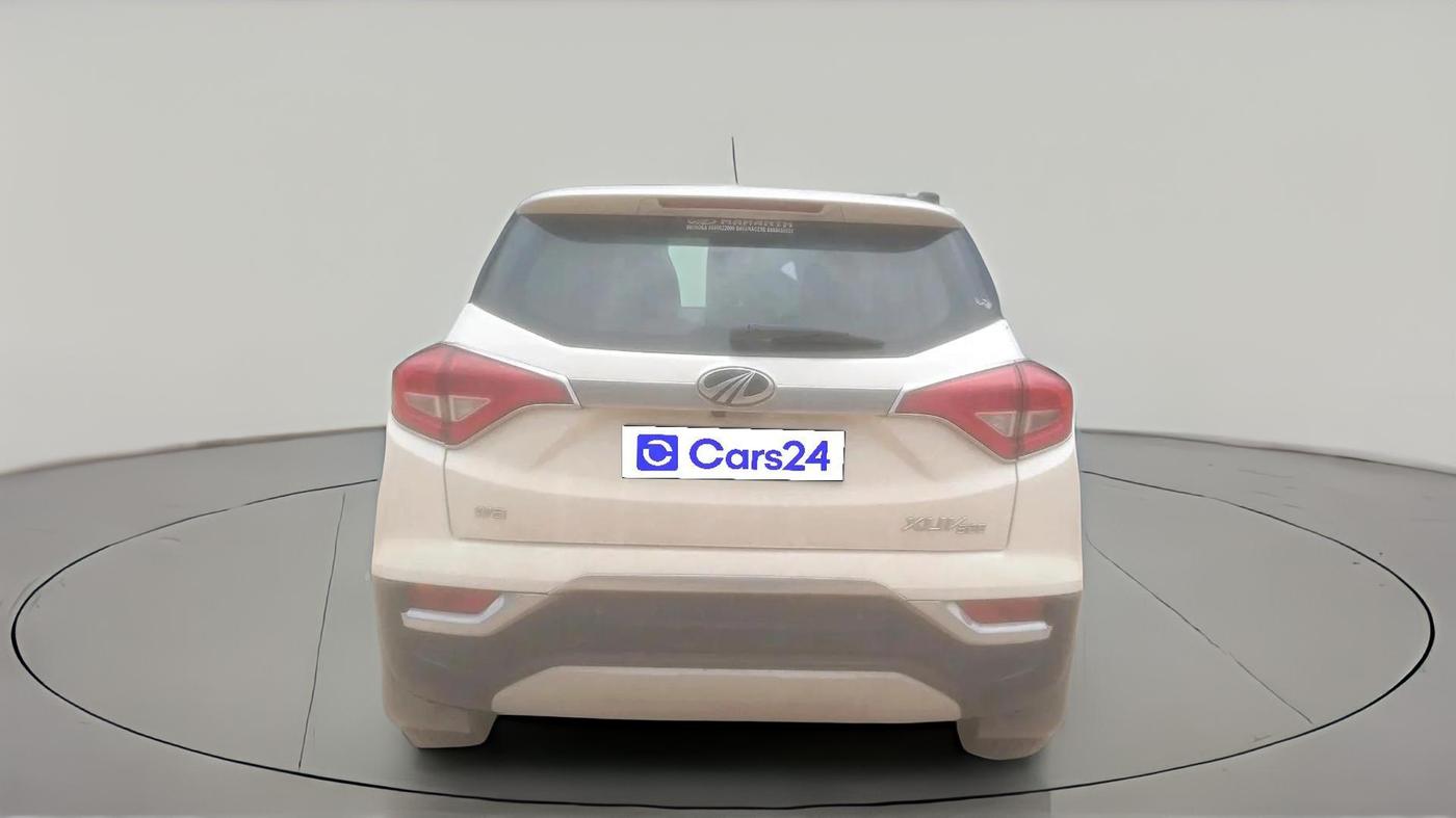 2021 Mahindra XUV300 W8 1.5 DIESEL, Diesel, Manual, 1,36,255 km, exterior