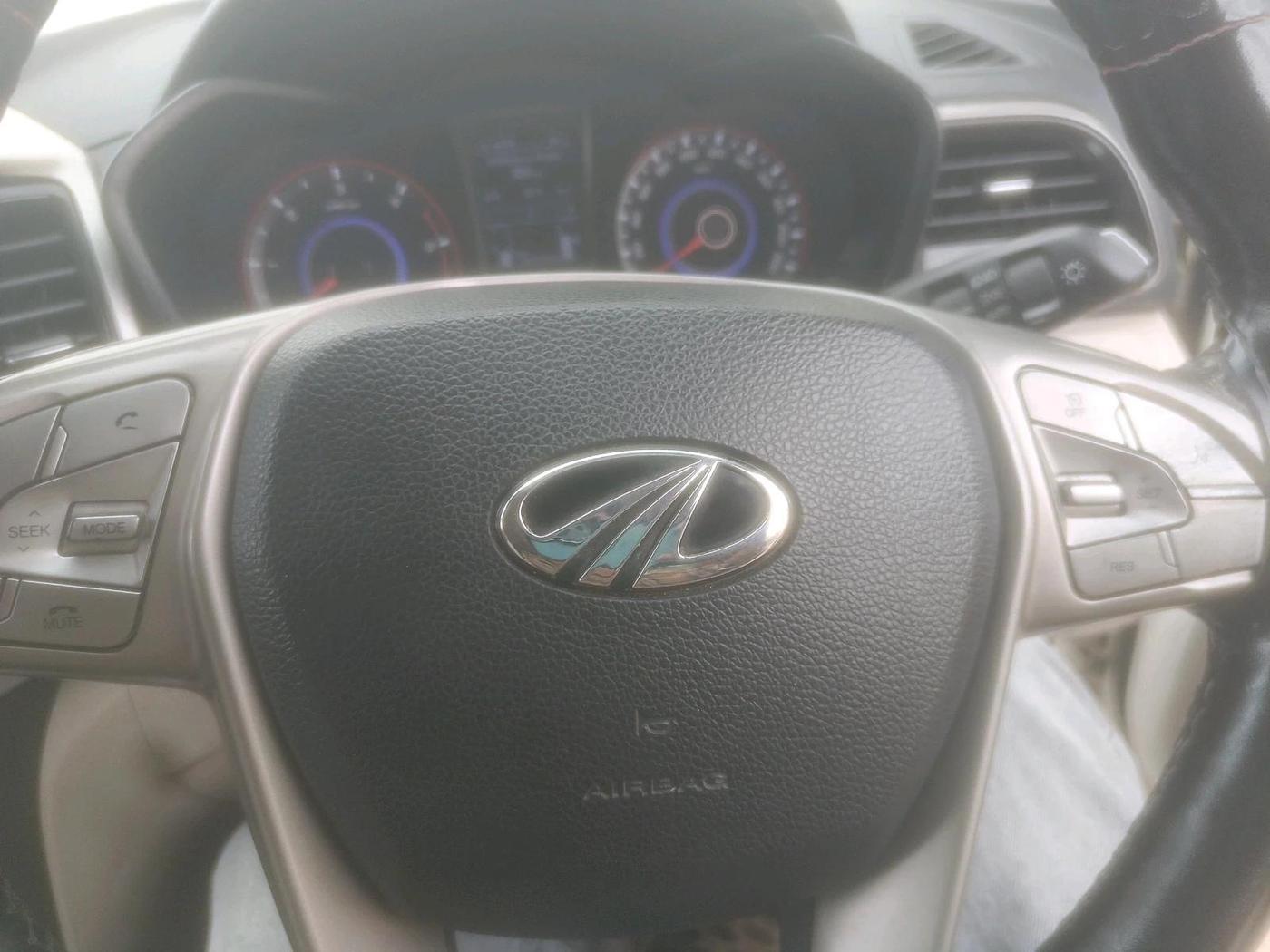 2021 Mahindra XUV300 W8 1.5 DIESEL, Diesel, Manual, 1,36,255 km, interior