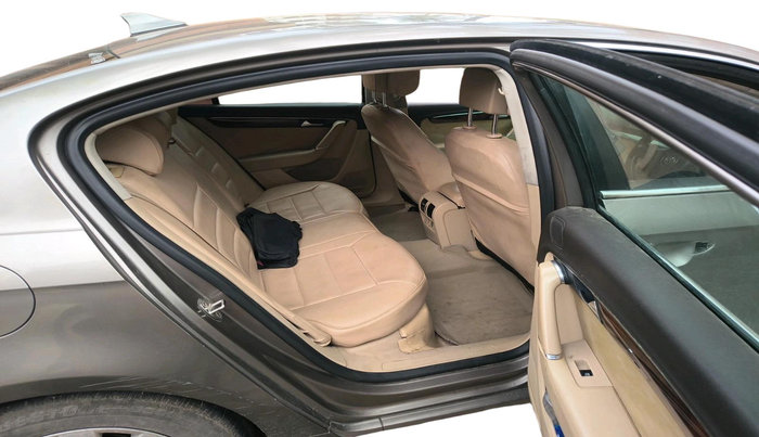 2011 Volkswagen Passat 2.0 PD DSG, Diesel, Automatic, 1,06,899 km, interior