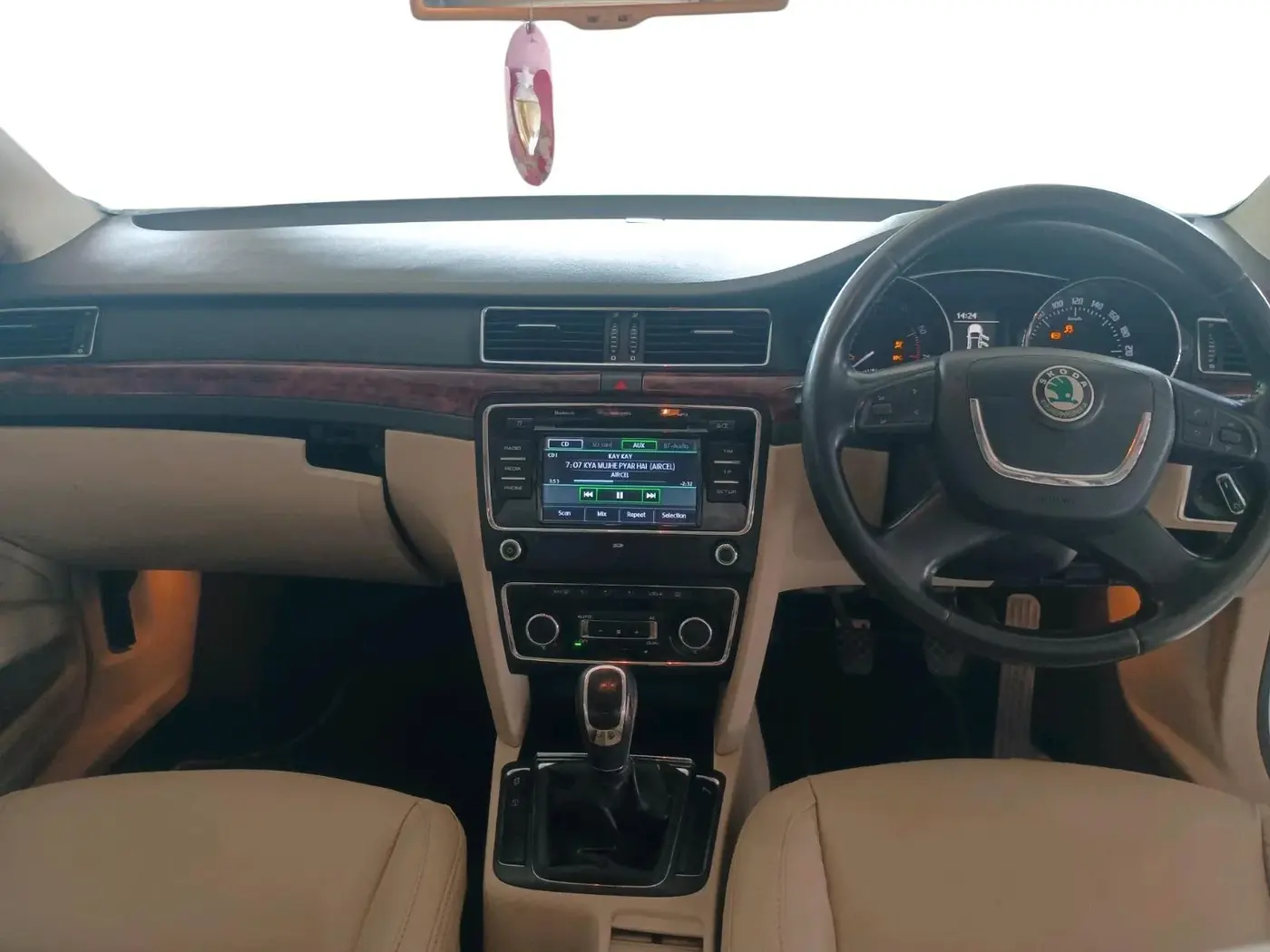 2012 Skoda Superb ELEGANCE 1.8 TSI MT, Petrol, Manual, 1,11,019 km, interior