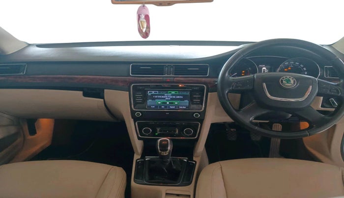 2012 Skoda Superb ELEGANCE 1.8 TSI MT, Petrol, Manual, 1,11,019 km, interior