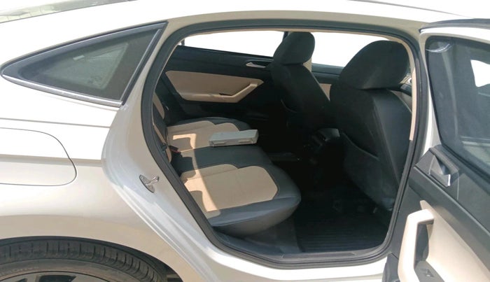 2023 Volkswagen VIRTUS TOPLINE TSI 1.0 MT, Petrol, Manual, 36,539 km, interior