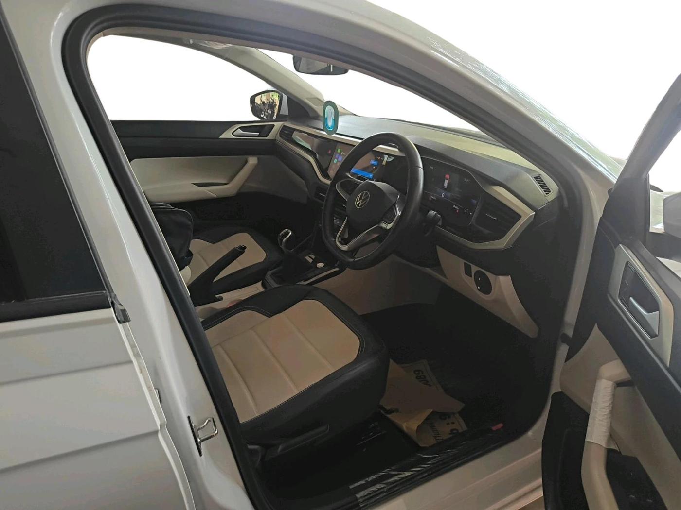 2025 Volkswagen VIRTUS Highline Plus 1.0 TSI MT, Petrol, Manual, 15,462 km, interior