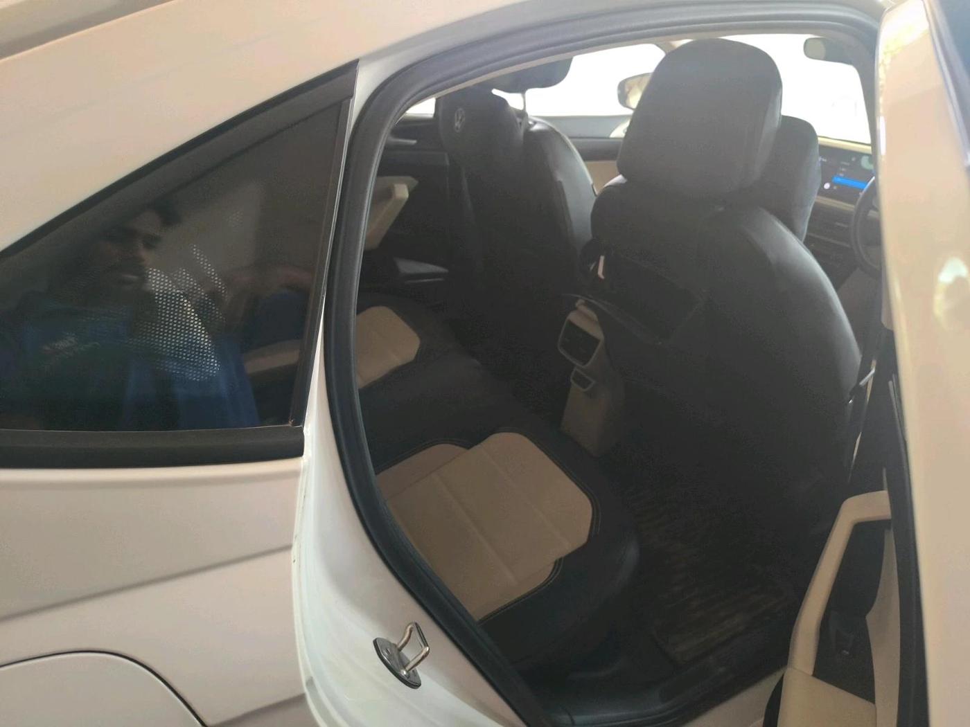 2025 Volkswagen VIRTUS Highline Plus 1.0 TSI MT, Petrol, Manual, 15,462 km, interior