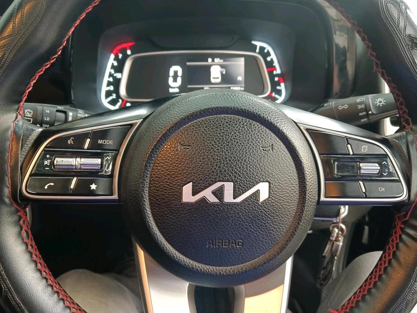 2024 KIA SONET HTK (O) 1.2 Petrol MT, Petrol, Manual, 23,993 km, interior