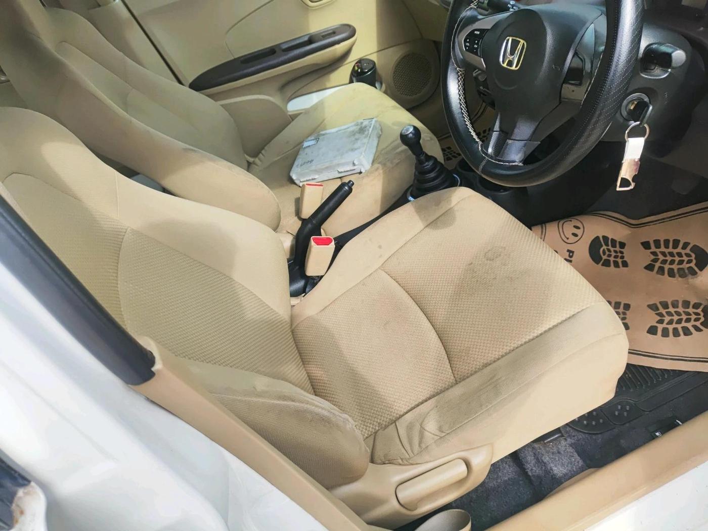 2013 Honda Brio S MT, Petrol, Manual, 1,57,909 km, interior