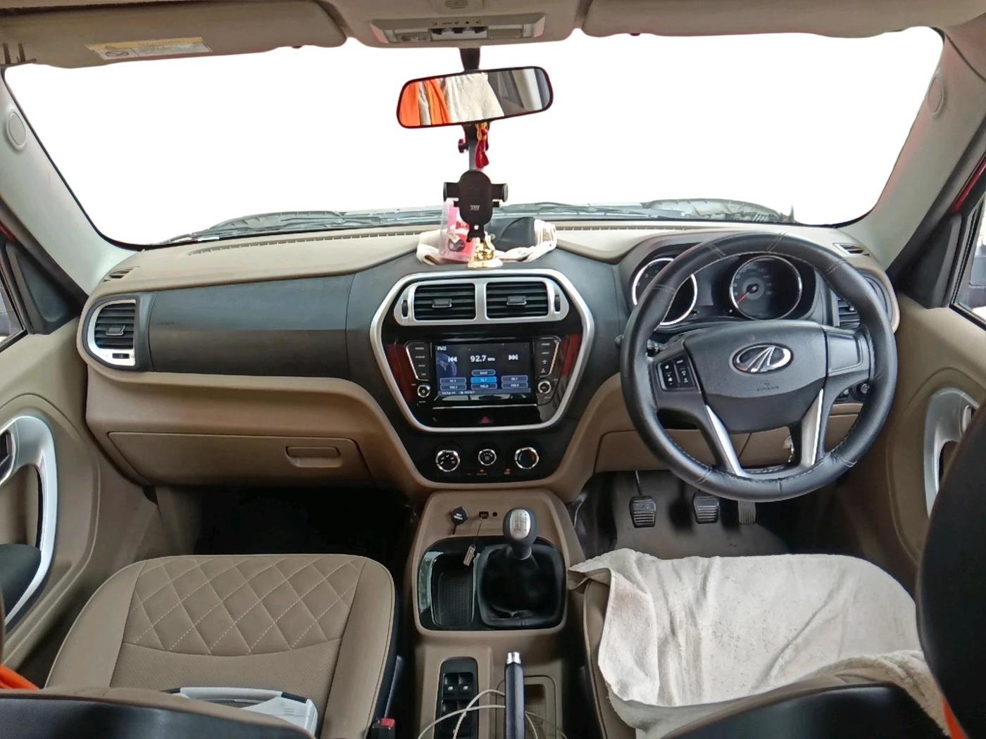 2018 Mahindra TUV300 T10, Diesel, Manual, 77,753 km, interior