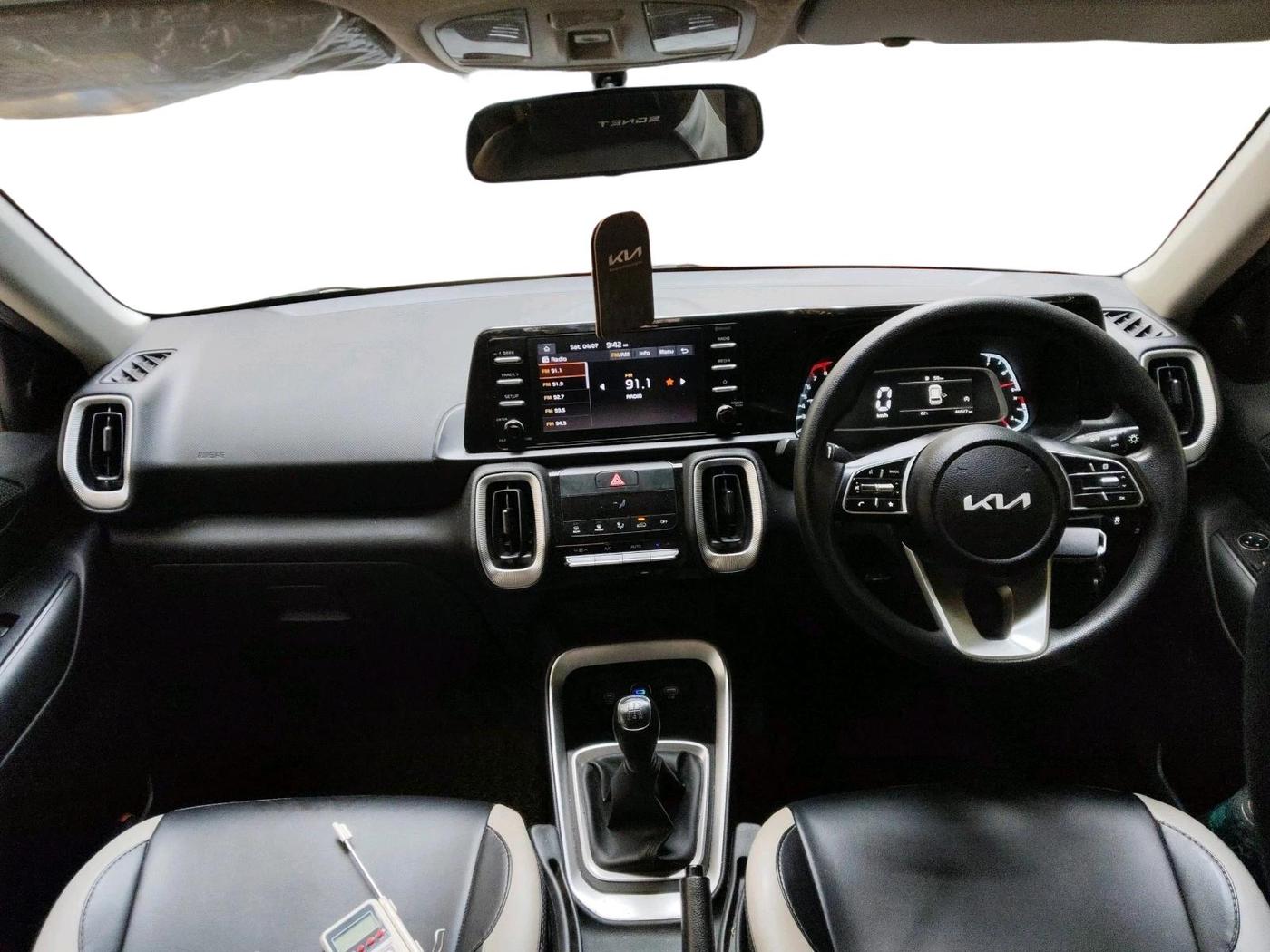 2024 KIA SONET HTK (O) 1.2 Petrol MT, Petrol, Manual, 46,927 km, interior