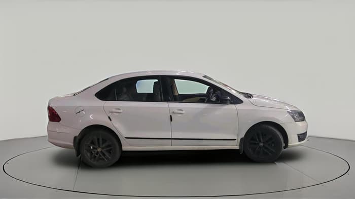 2018 Skoda Rapid AMBITION 1.6 MPI AT, Petrol, Automatic, 99,864 km, exterior