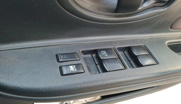 2012 Renault Pulse RXL DIESEL, Diesel, Manual, 89,279 km, interior