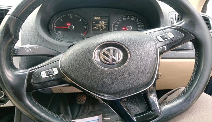 2015 Volkswagen Polo HIGHLINE1.5L, Diesel, Manual, 1,01,478 km, interior