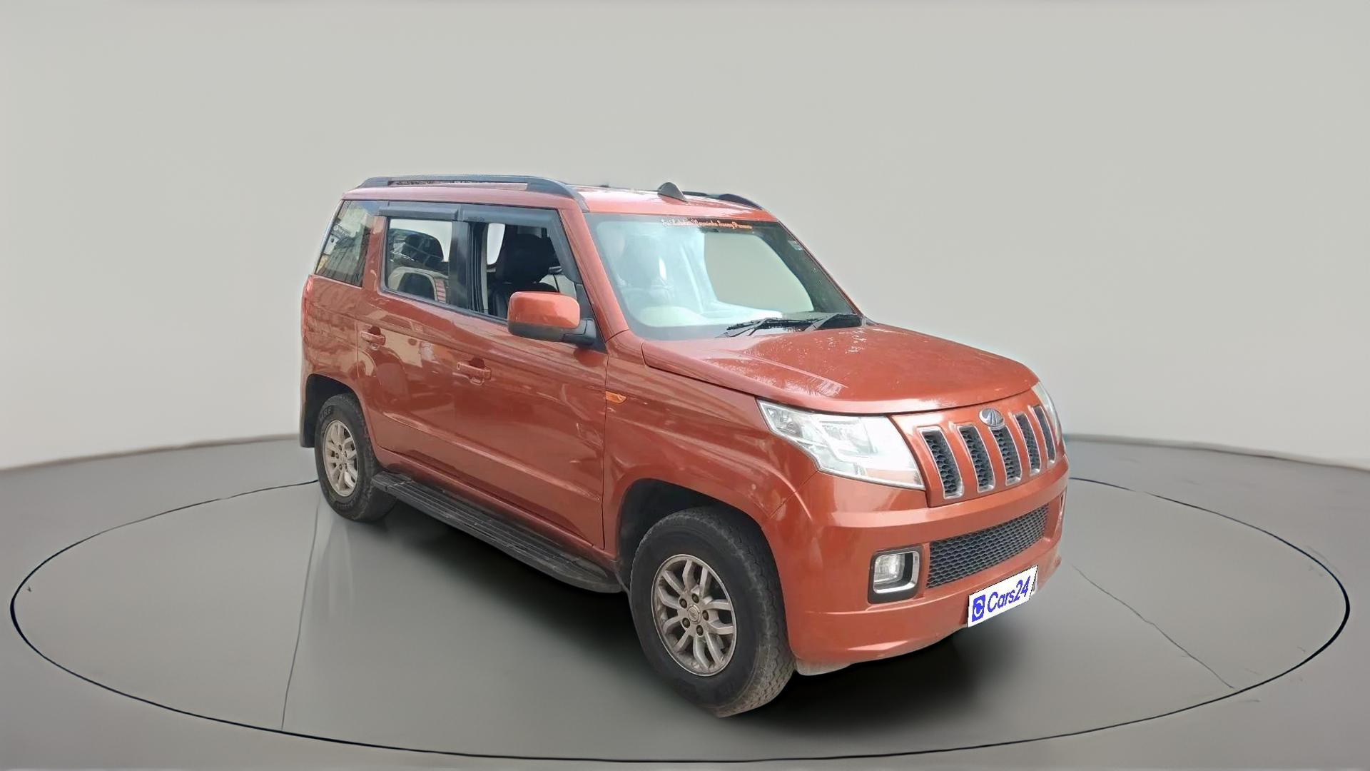 2017 Mahindra TUV300 T8