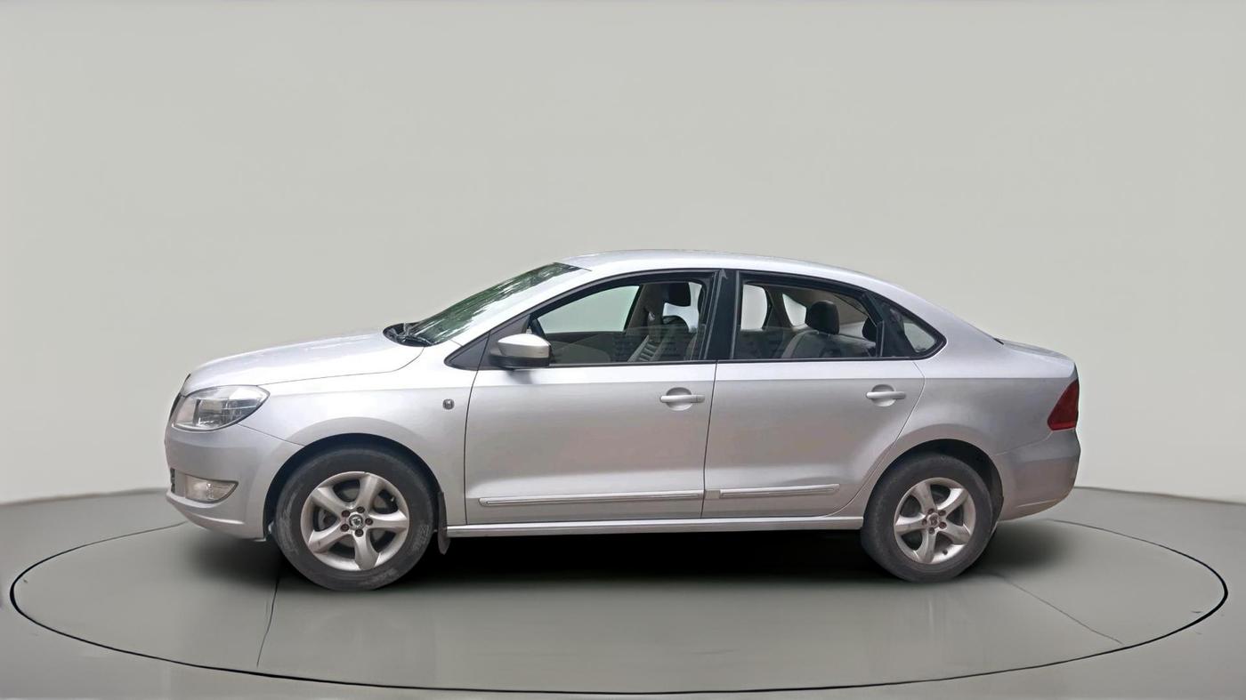 2013 Skoda Rapid AMBITION 1.6 TDI CR MT, Diesel, Manual, 98,127 km, exterior