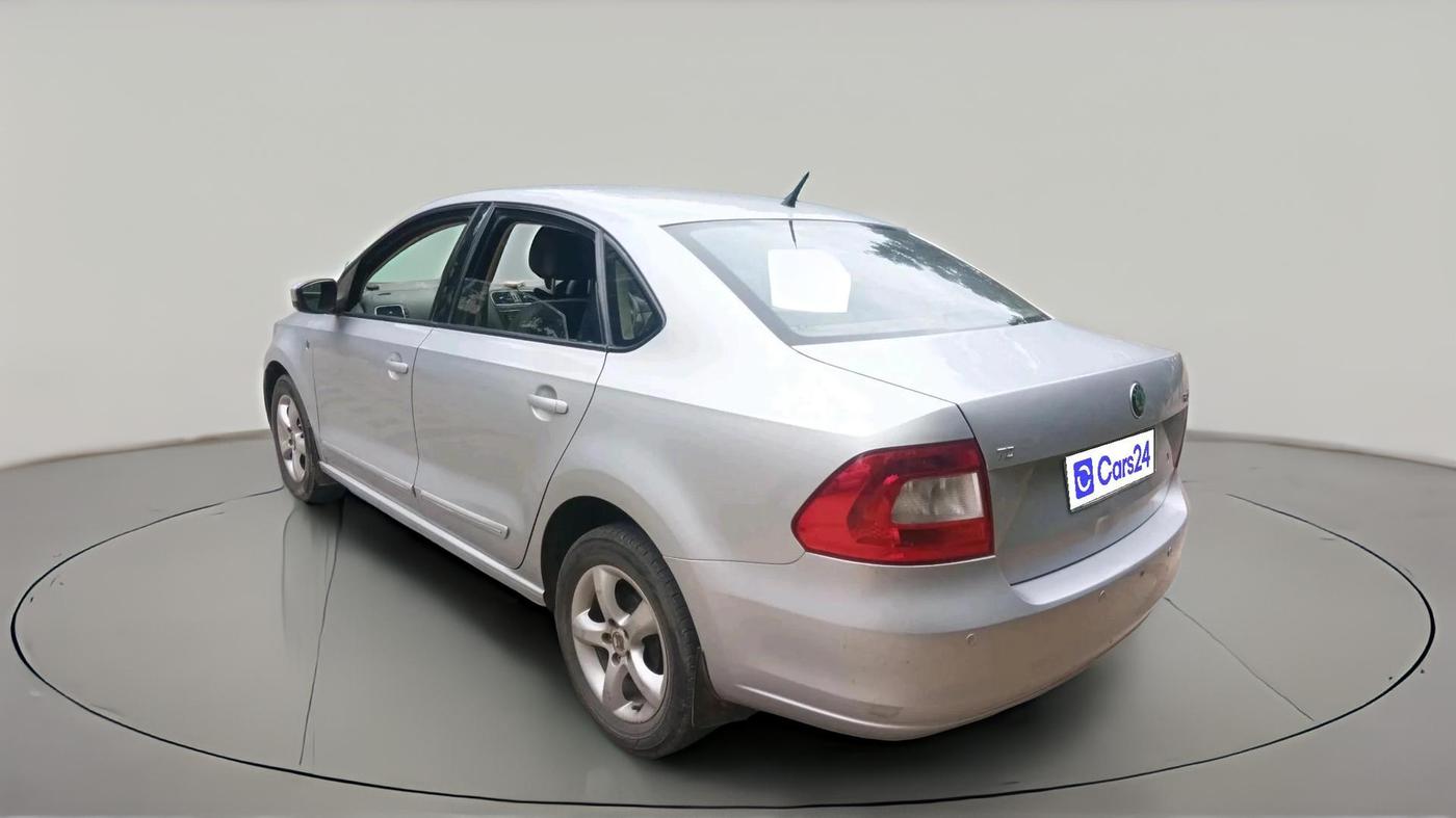 2013 Skoda Rapid AMBITION 1.6 TDI CR MT, Diesel, Manual, 98,127 km, exterior