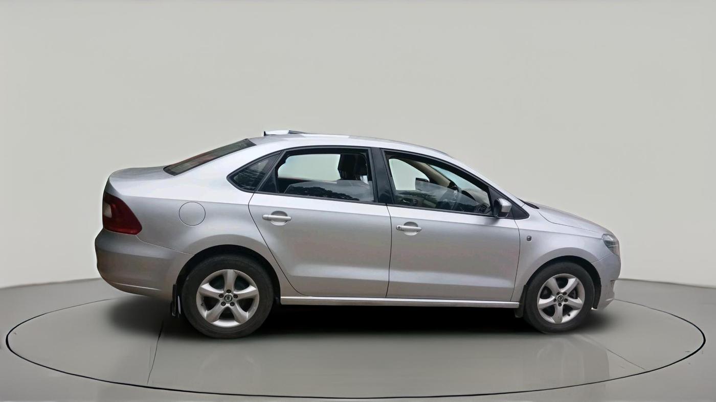 2013 Skoda Rapid AMBITION 1.6 TDI CR MT, Diesel, Manual, 98,127 km, exterior