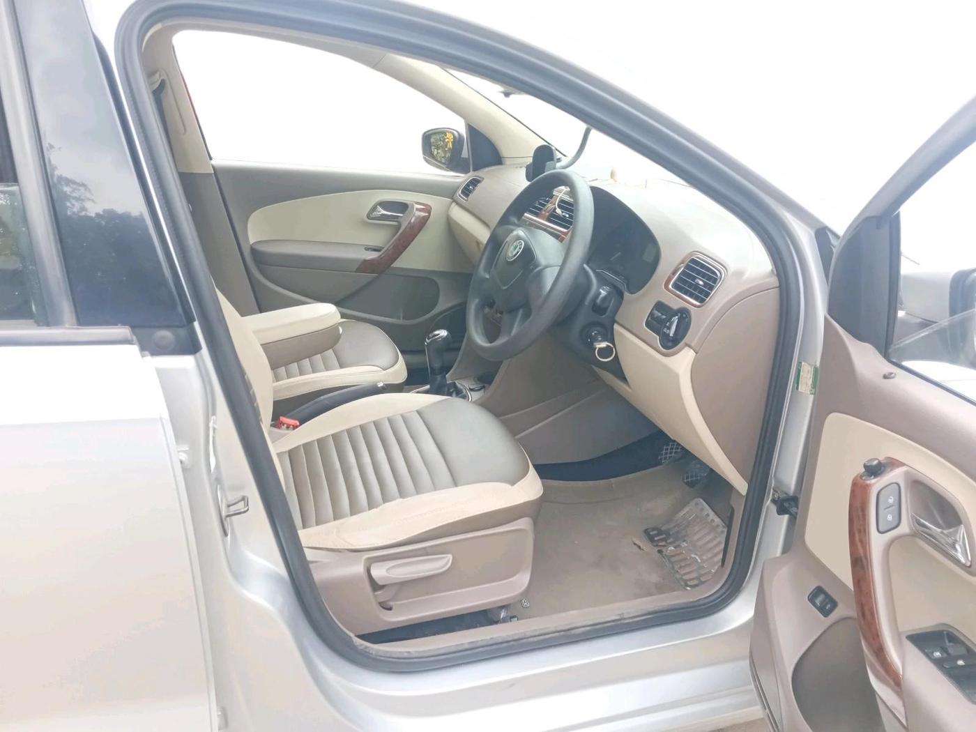 2013 Skoda Rapid AMBITION 1.6 TDI CR MT, Diesel, Manual, 98,127 km, interior
