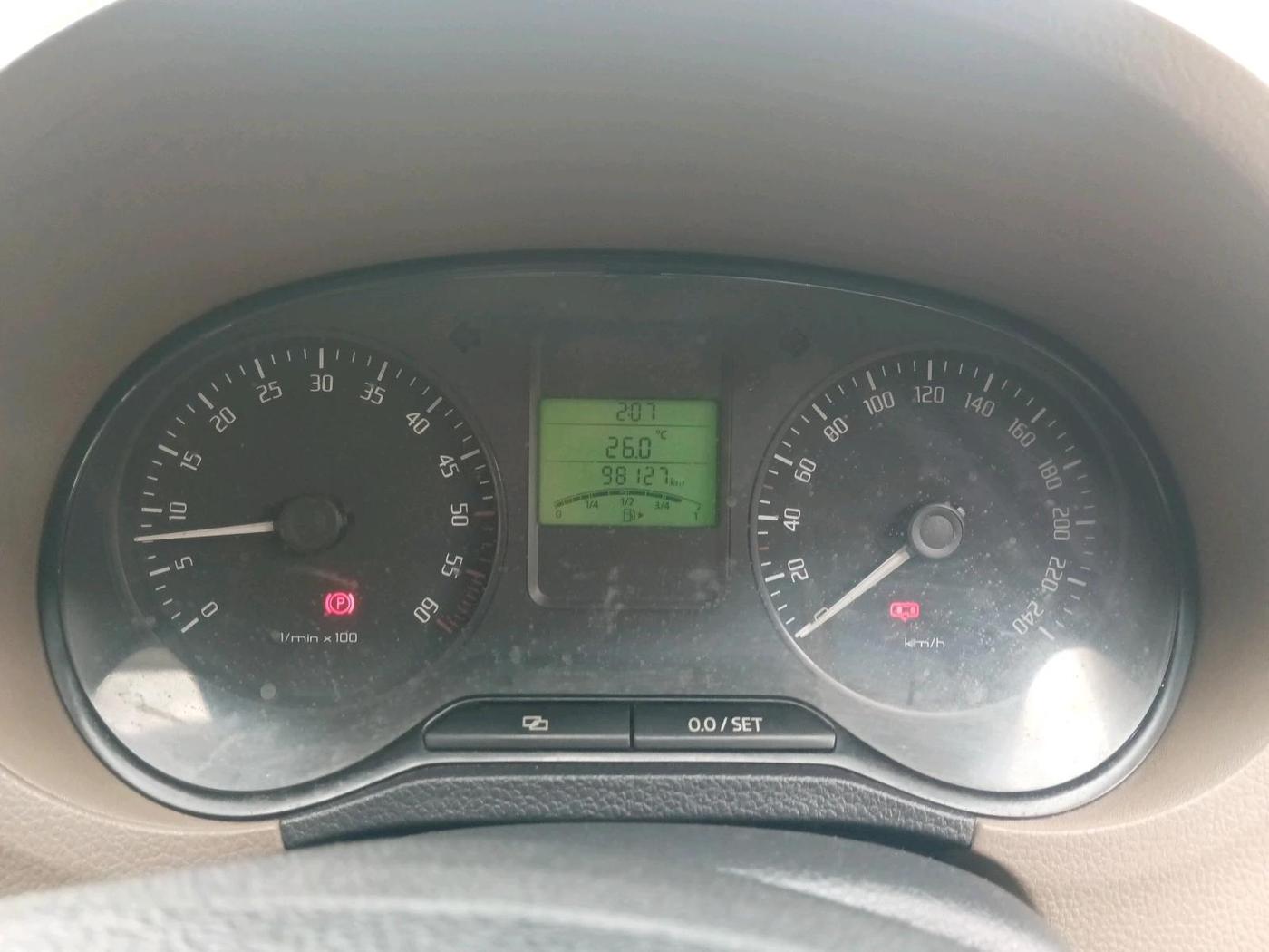2013 Skoda Rapid AMBITION 1.6 TDI CR MT, Diesel, Manual, 98,127 km, interior