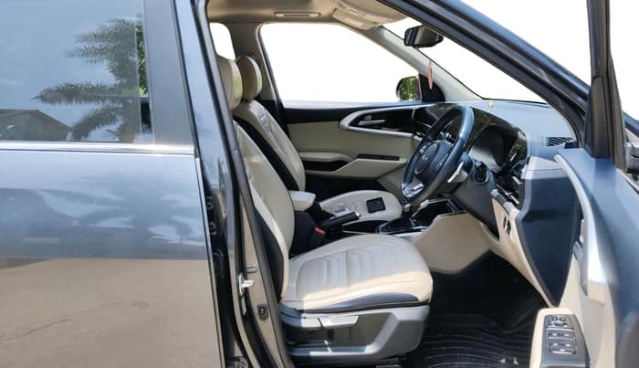 2022 KIA CARENS LUXURY PLUS 1.4 PETROL DCT 7 STR, Petrol, Automatic, 38,065 km, interior