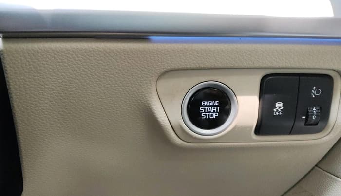 2022 KIA CARENS LUXURY PLUS 1.4 PETROL DCT 7 STR, Petrol, Automatic, 38,065 km, interior