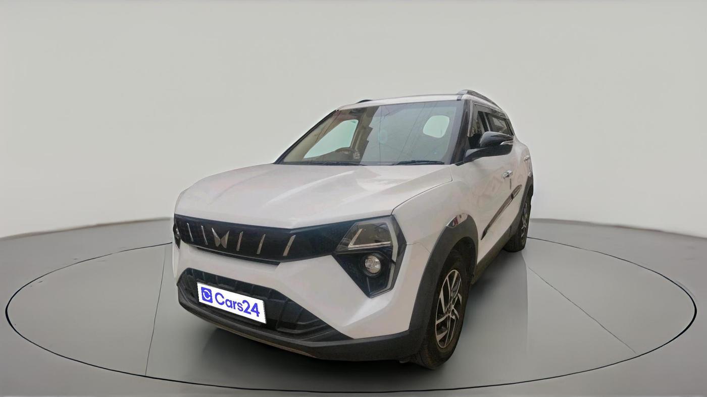2024 Mahindra XUV 3XO AX5 1.2 L TCMPFi, Petrol, Manual, 4,188 km, exterior