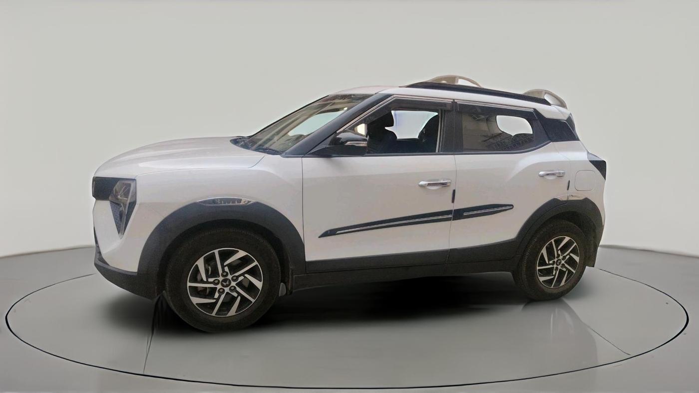 2024 Mahindra XUV 3XO AX5 1.2 L TCMPFi, Petrol, Manual, 4,188 km, exterior