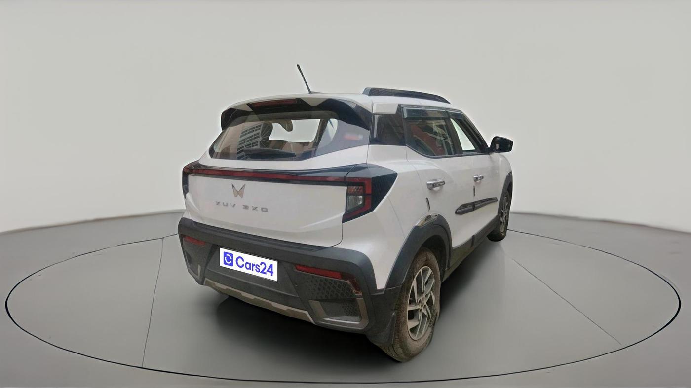 2024 Mahindra XUV 3XO AX5 1.2 L TCMPFi, Petrol, Manual, 4,188 km, exterior