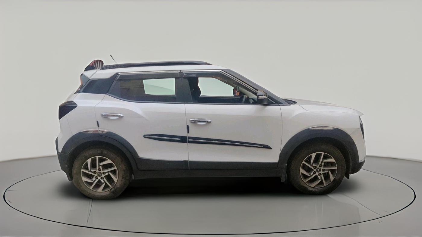 2024 Mahindra XUV 3XO AX5 1.2 L TCMPFi, Petrol, Manual, 4,188 km, exterior