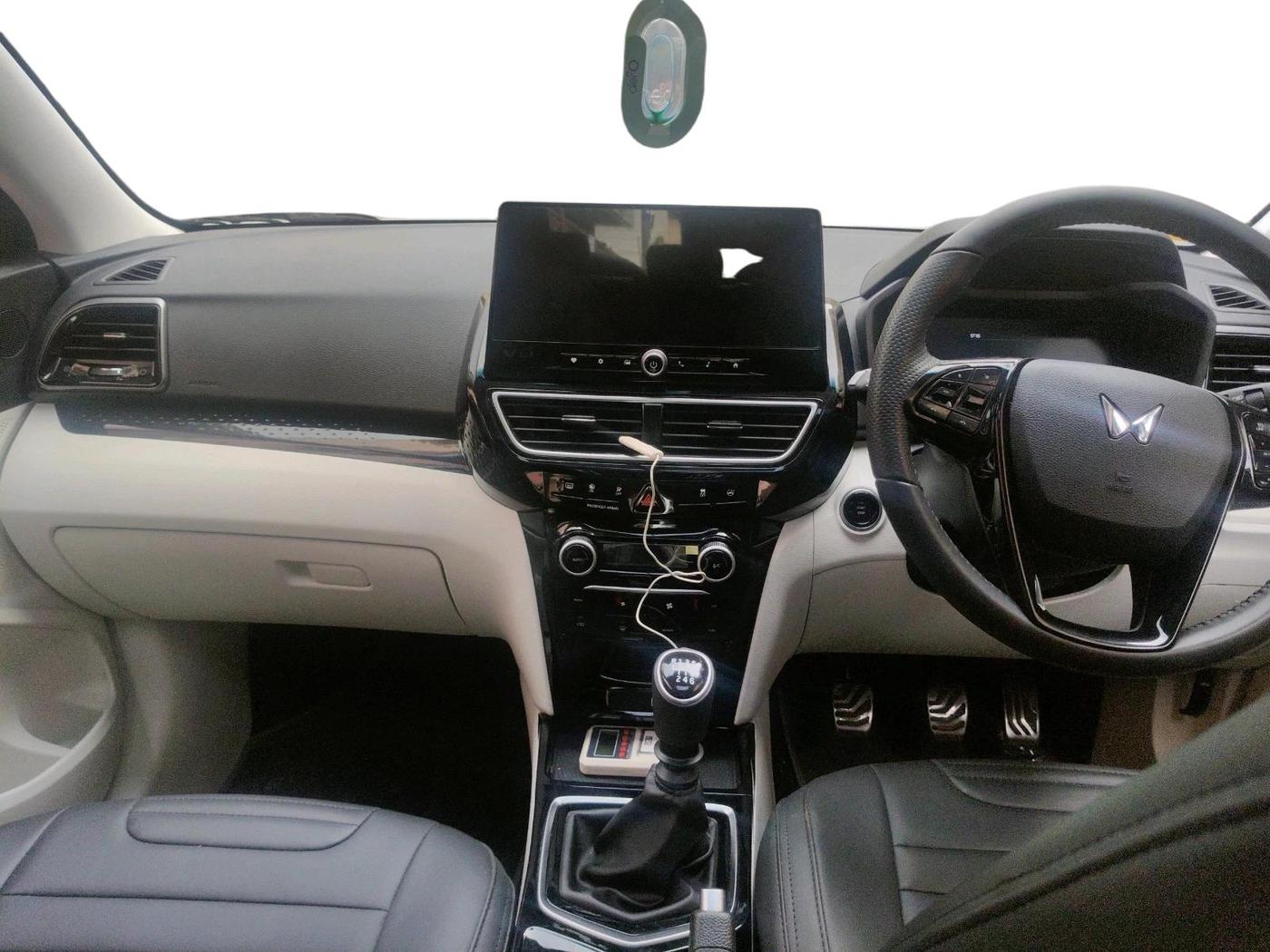2024 Mahindra XUV 3XO AX5 1.2 L TCMPFi, Petrol, Manual, 4,188 km, interior