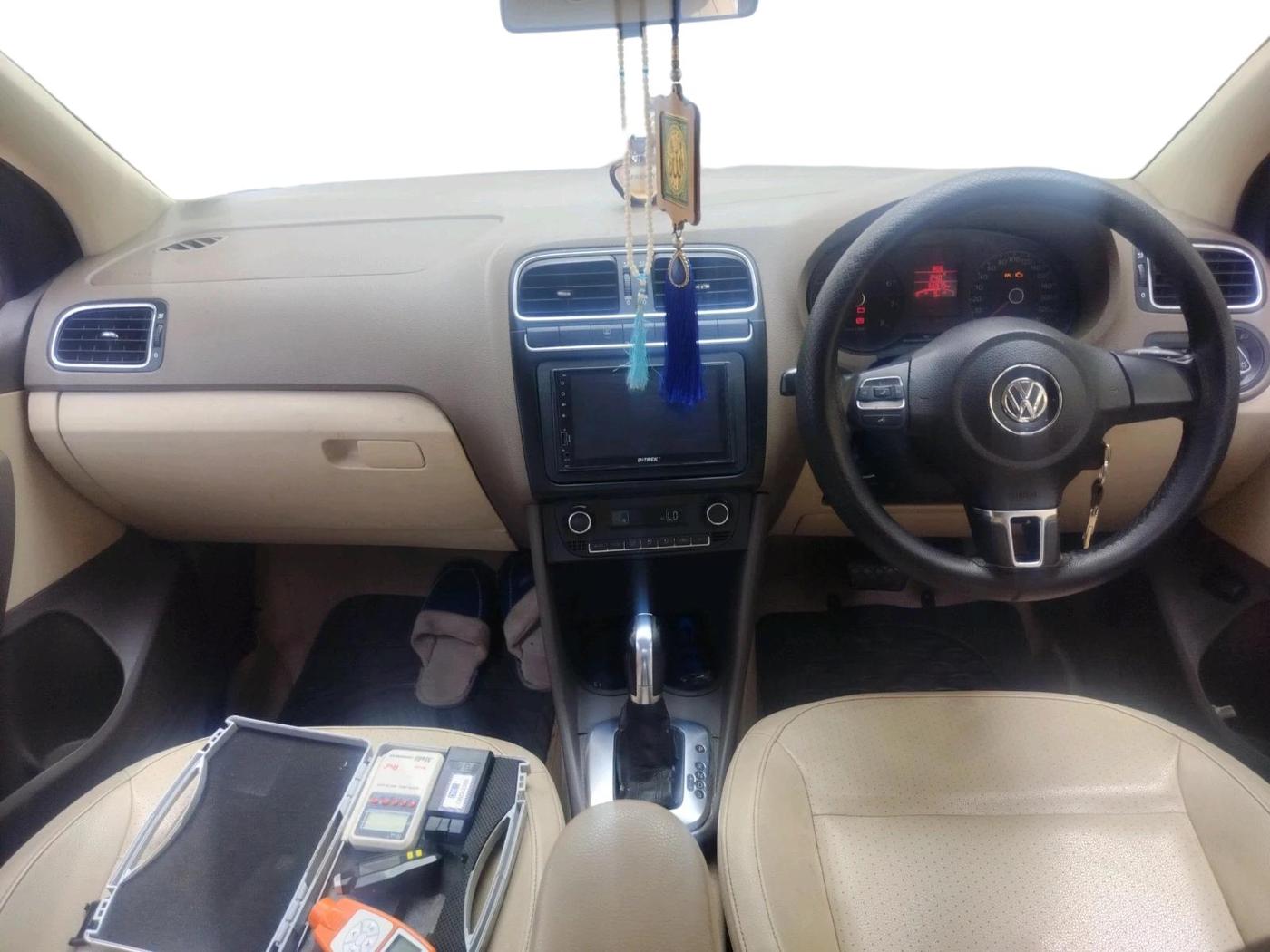 2013 Volkswagen Vento HIGHLINE PETROL AT, Petrol, Automatic, 66,978 km, interior