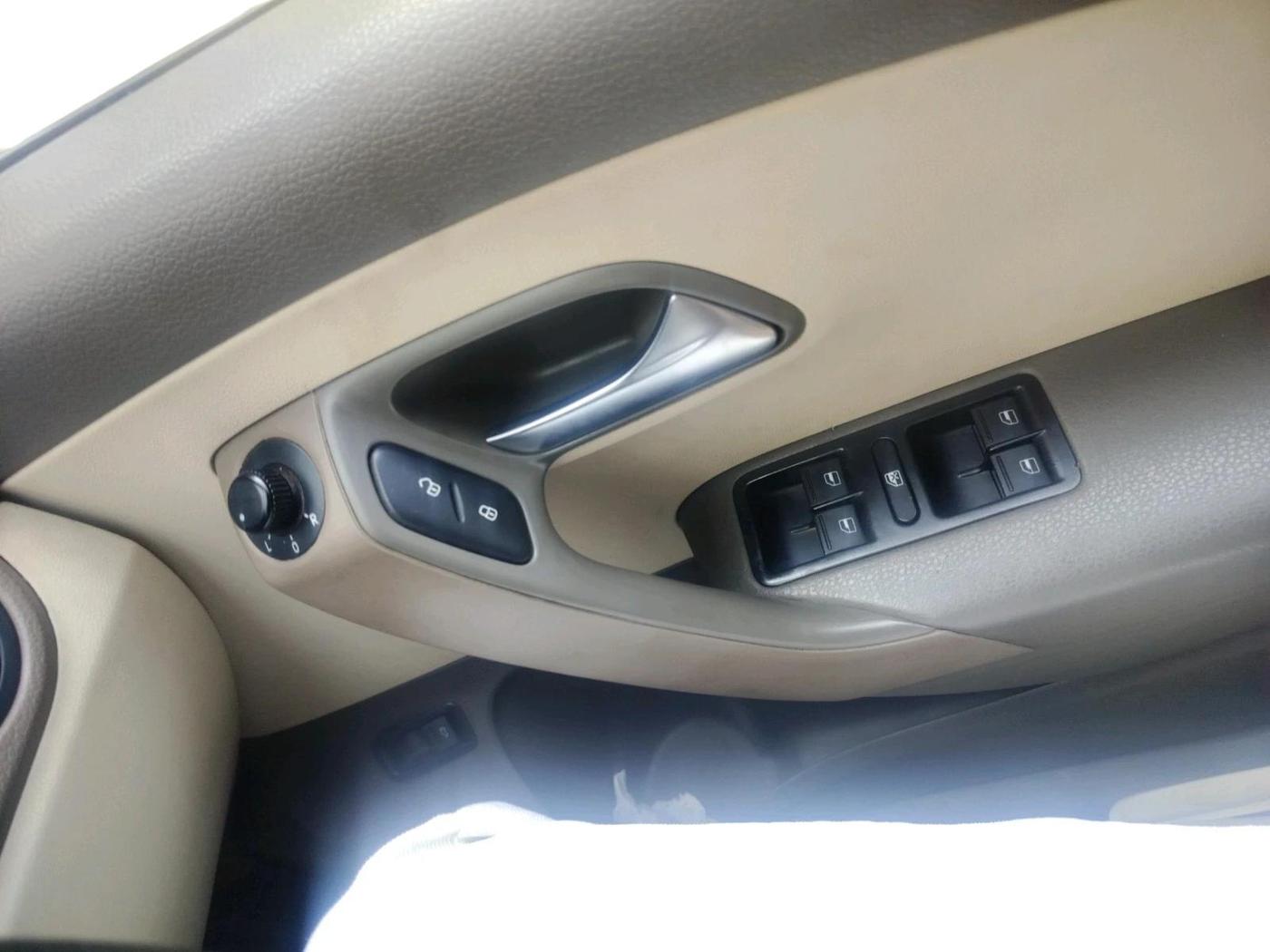 2013 Volkswagen Vento HIGHLINE PETROL AT, Petrol, Automatic, 66,978 km, interior